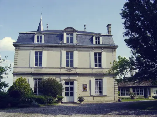 Château Courtade-Dubuc à Camblanes-et-Meynac