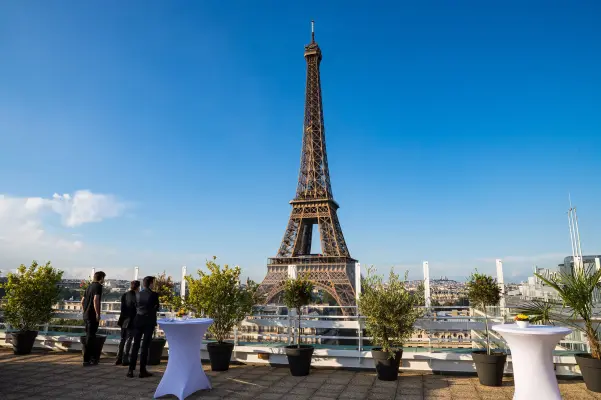 Le Rooftop de la Tour Eiffel à Paris